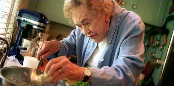 90歲仍自己作菜的朱莉亞柴爾德.jpg